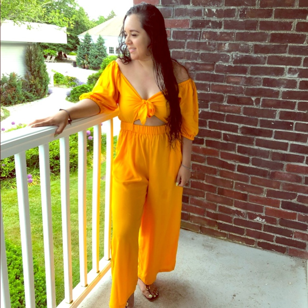 Yellow jumpsuit with puff sleeve and tie detail